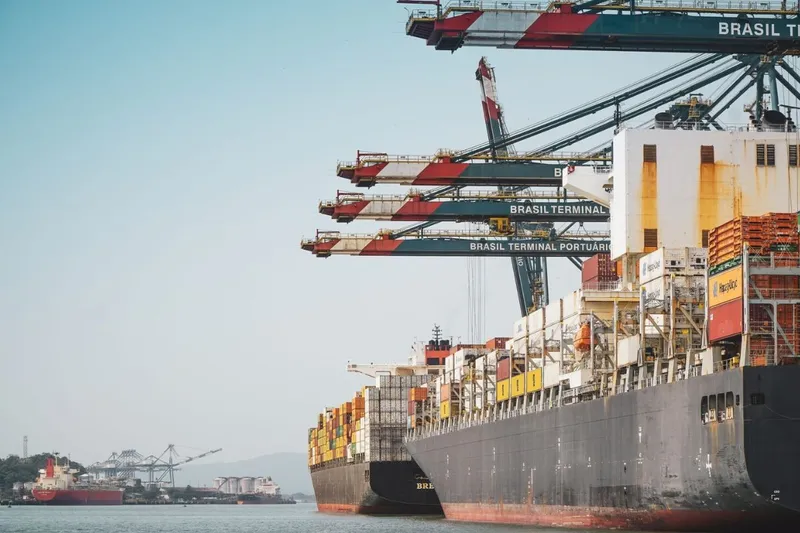 Alerta na Safra: China Suspende Exportadores de Soja do Brasil, Mas o Jogo Continua!