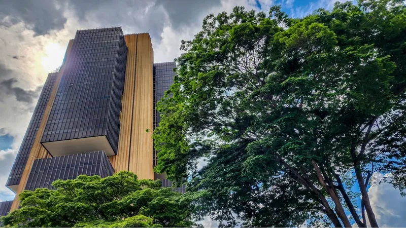 Bacen Aperta o Cinto: Novas Regras Agitam o Mercado Cripto Brasileiro!