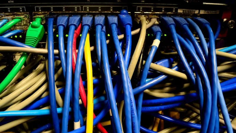 A Cores Escondidas: Por Que o Cabo de Internet É Mais Que um Fio Colorido?